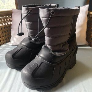 Itasca black and gray boys snow boots